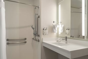 Standard Room, 2 Twin Beds, Accessible (Communications)