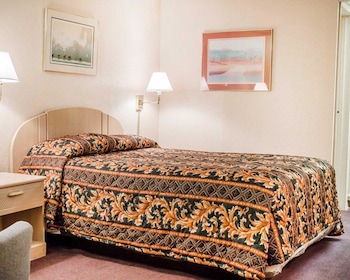 Standard Room, 1 Queen Bed, Smoking