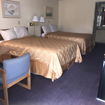Standard Double Room, 2 Double Beds, Smoking