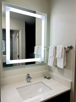 Suite, 1 King Bed, Accessible, Non Smoking