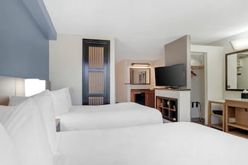 Double Room, Multiple Beds (High Floor)