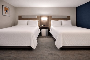 Room, 2 Queen Beds, Accessible (Roll-In Shower)