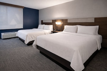 Room, 2 Queen Beds, Accessible (Roll-In Shower)