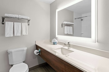 Standard Room, 2 Queen Beds, Non Smoking, Refrigerator & Microwave (Pet Friendly)