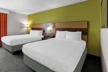 Standard Room, 2 Queen Beds, Non Smoking, Refrigerator & Microwave (Pet Friendly)