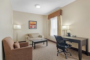 Suite, 2 Queen Beds, Non Smoking, Microwave (Larger Room;with Sofabed)