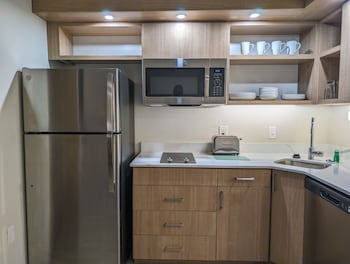 King 1 bedroom Suite mob/hear Acc ri-shwr Sofa Sleeper / Washer & Dryer
