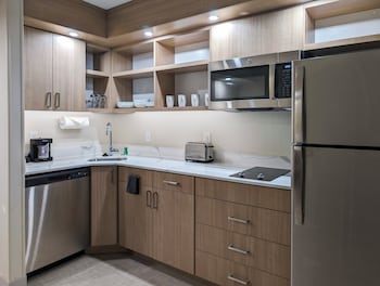 King 1 bedroom Suite mob/hear Acc Tub Sofa Sleeper / Washer & Dryer