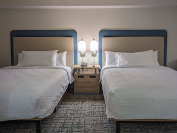 Studio, 2 Queen Beds, Accessible (Mobility & Hearing, Roll-in Shower)