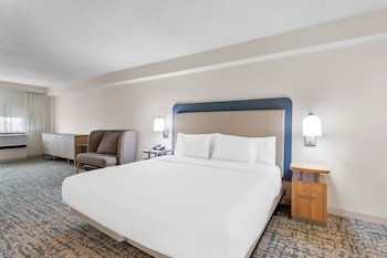 King 1 bedroom Suite mob/hear Acc Tub Sofa Sleeper / Washer & Dryer