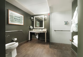 ADA King Suite