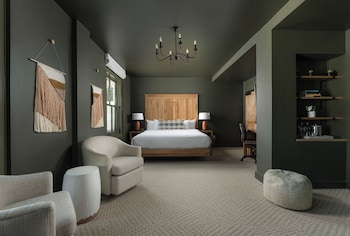 ADA King Suite