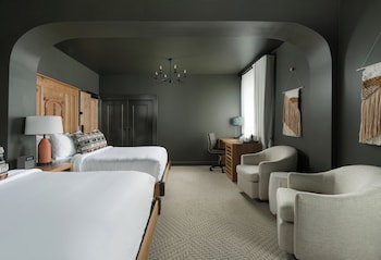 Standard 2 Queen Room