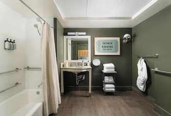 ADA King Suite