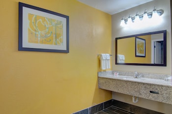 Deluxe Studio Suite, Triple beds