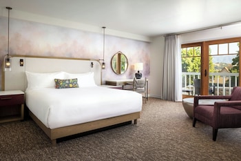 Suite, 1 King Bed with Sofa bed, Pool View