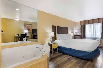 Standard Room, 1 King Bed, Non Smoking, Hot Tub