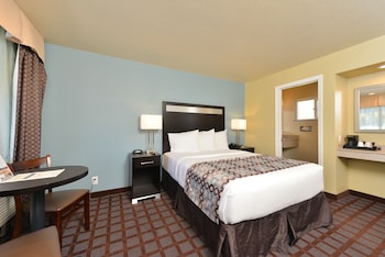 Standard Room, 1 Queen Bed, Accessible