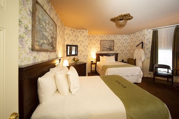 Room, 2 Double Beds (One queen one full bed)
