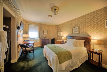 Room (Double bed - shared bath)