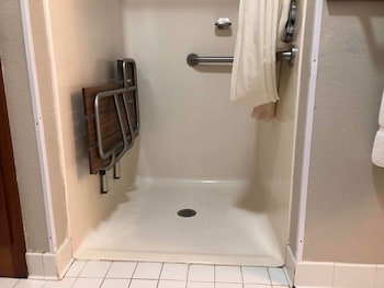 Room, 1 Queen Bed, Mobility Accessible, Non Smoking (Tub w/ Grab Bars, Balcony)