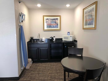 Studio Suite, 1 King Bed, Non Smoking