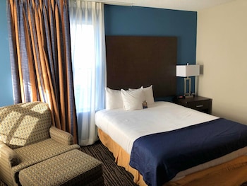 Room, 1 Queen Bed, Mobility Accessible, Non Smoking (Tub w/ Grab Bars, Balcony)