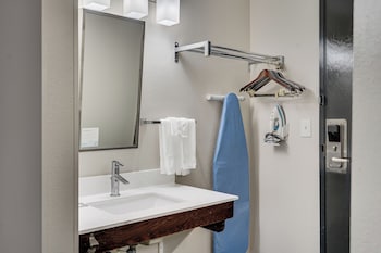 Room, 1 King Bed, Accessible, Non Smoking (Mobility,Roll-In Shower)