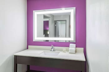 Deluxe Room, 1 King Bed, Non Smoking (Deluxe Executive Room)