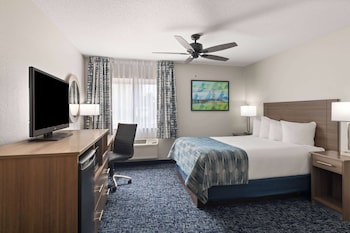 Standard Room, 1 Queen Bed, Accessible