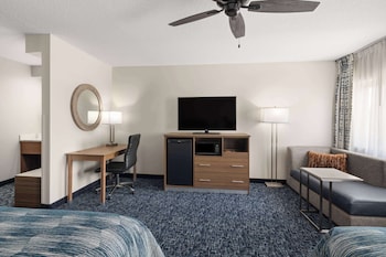 Suite, 2 Queen Beds, Non Smoking