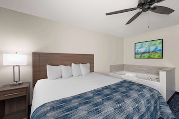 Studio Suite, 1 King Bed (Jacuzzi Tub)
