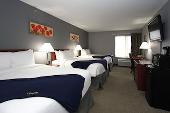 Suite, Multiple Beds (Triple Queen)