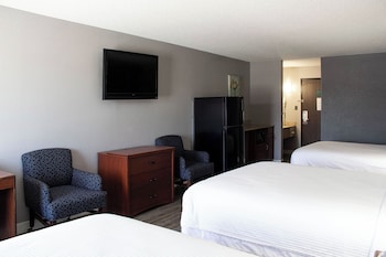 Suite, Multiple Beds (Triple Queen)