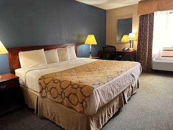 Room, 1 King Bed, Accessible, Non Smoking (Mobility)