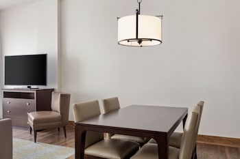 Room, 2 Queen Beds (Mobility/Hearing Access, Roll-in Shwr)
