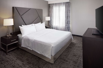 Suite, 1 King Bed, Accessible, Bathtub