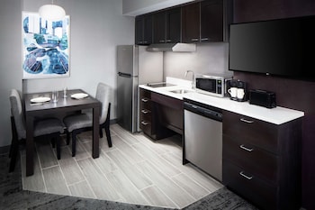 Suite, 1 King Bed, Accessible, Bathtub