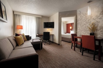 Suite, 1 Bedroom (Mobility/Hearing Accessible, Tub)