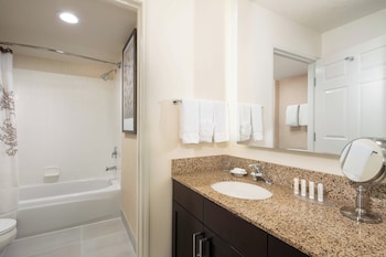 Suite, 2 Bedrooms (Mobility/Hearing Accessible, Tub)