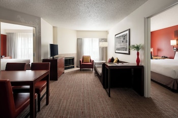 Suite, 2 Bedrooms (Mobility/Hearing Accessible, Tub)