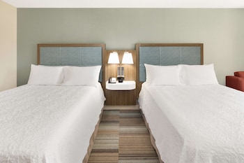 Standard room with two queen beds