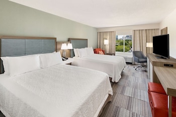 Standard room with two queen beds