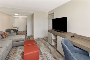 Suite, 1 King Bed, Non Smoking