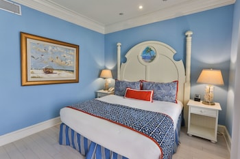 Superior King Harbor View with Jetted Tub & Fireplace