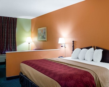 Standard Room, 1 King Bed with Sofa bed, Smoking