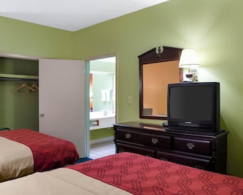 Room, 2 Queen Beds, Accessible, Non Smoking
