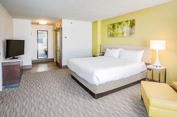 Room, 1 King Bed, Beach View