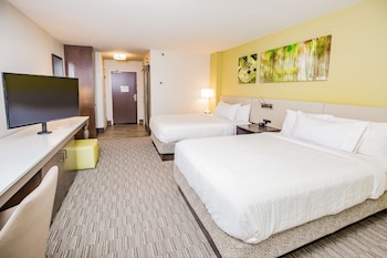 Room, 2 Queen Beds, Pool View
