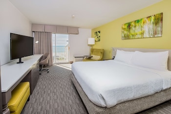 Room, 1 King Bed (Beachfront)
